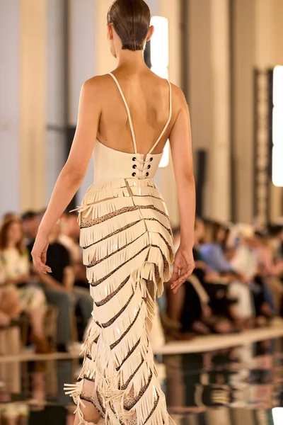Look 12